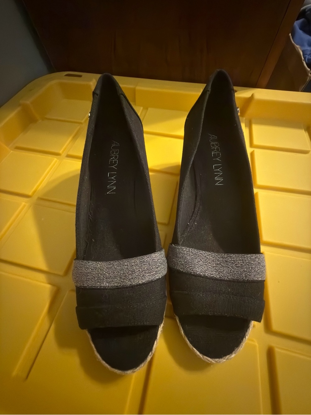 Women's Aubrey Lynn Black Peep-Toe Wedges with Silver Accent Size 7M/37 1/2
